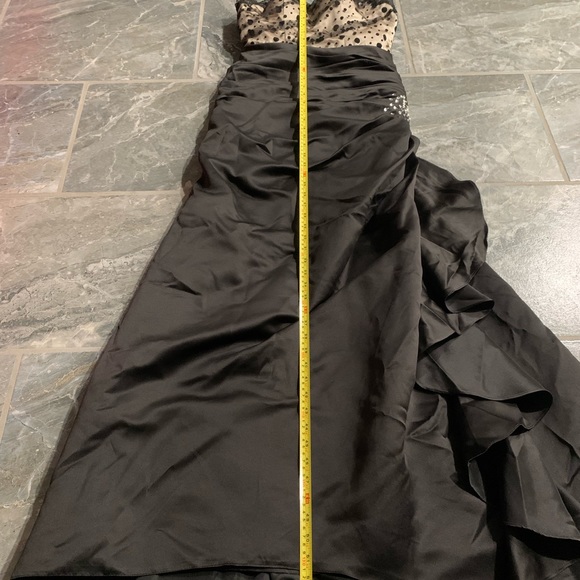 Beautiful custom fitted dress— one of a kind - Picture 14 of 15